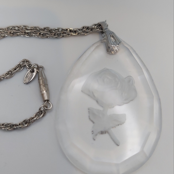 Vintage Little Gallery-Hallmark artists. Austria Crystal Teardrop Pendant&Chain. - Picture 9 of 12